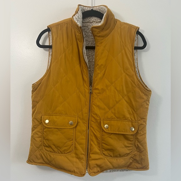 Quilted Tan Vest with Sherpa Lining reversible - Picture 1 of 4